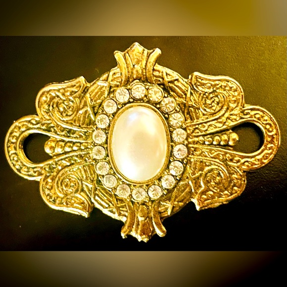 Vintage Renaissance Style Pearl and Rhinestone Gold Brass Brooch - Picture 2 of 9